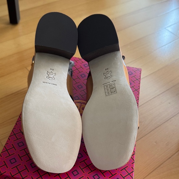 Tory Burch Brown Sandals with Gold Emblem NIB - Picture 5 of 8